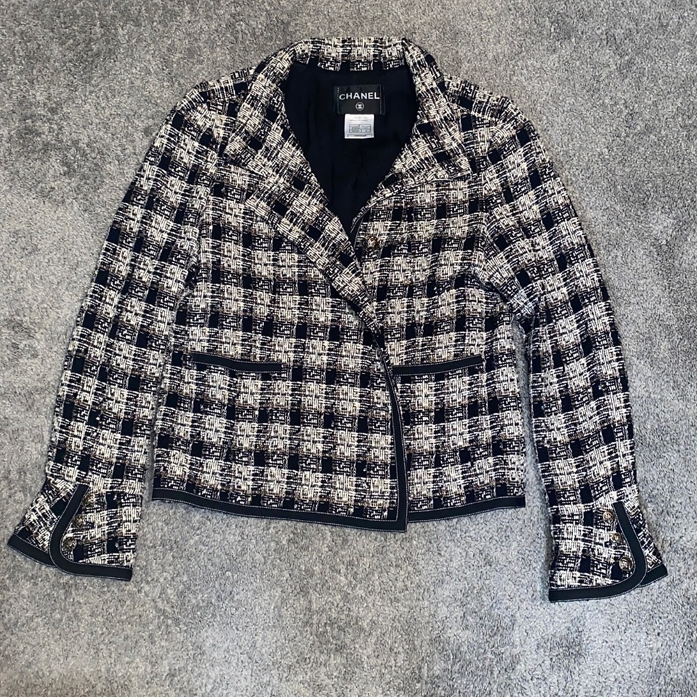 CHANEL blazer